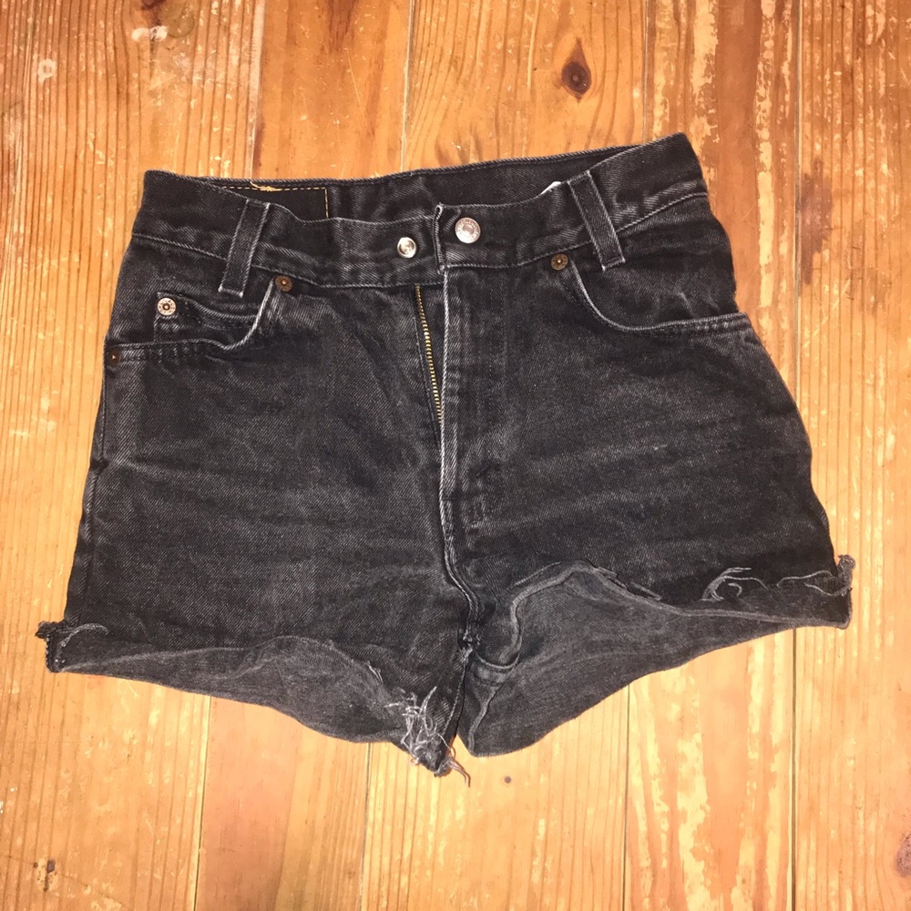 BLACK LEVI SHORTS